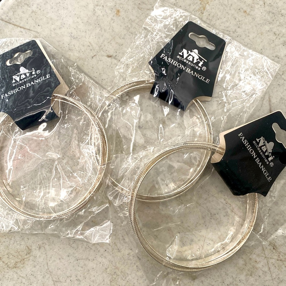 GIVEAWAY - One set Fashion Bangle (silver)